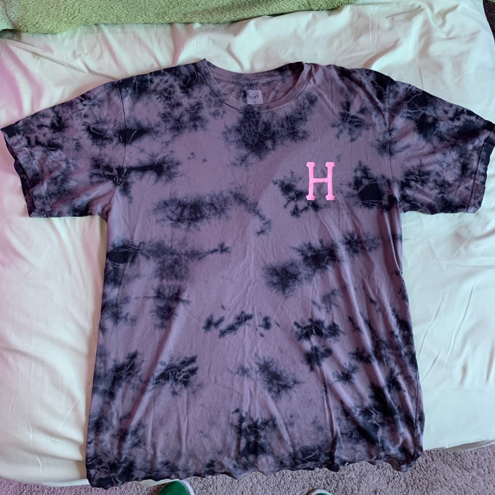 Mens Huf tye dye t-shirt in black and grey.